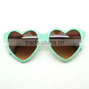 Quality Fashion Heart Sharp Sunglasses thumbnail-3