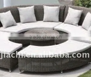 Wicker Round Bed thumbnail-1