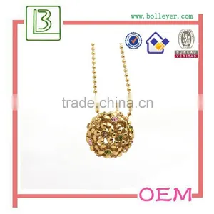 Round Shaped Flower With Diamonds Hollow Out Necklace Gold Jewelry thumbnail-5