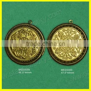 Round Shape Brass Pendant Photo Box thumbnail-1
