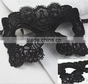 Masquerade Lace Eye Mask thumbnail-5