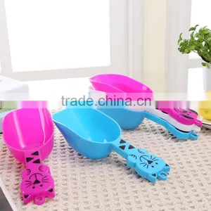 Lovely Plastic Little Pet Shovel for Cat and Dog thumbnail-1
