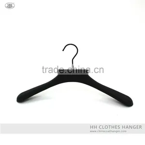 Contoured Wooden Suit Hangers Come With a Non-slip Strip Insert to Prevent Pants From Falling thumbnail-3