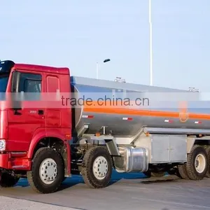 High-quality HOWO Oil Tank Transporting Truck 10 Wheels thumbnail-2
