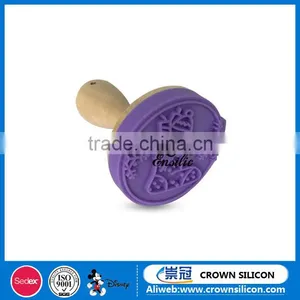FDA High Quality Christmas Moose Shaped Wood Handle Custom Silicone Cookie Stamp thumbnail-6