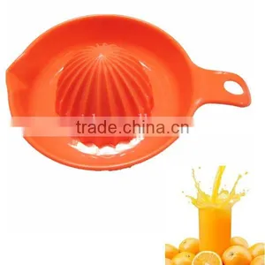OJ-3234 Vintage Plastic Hand Juicer thumbnail-1