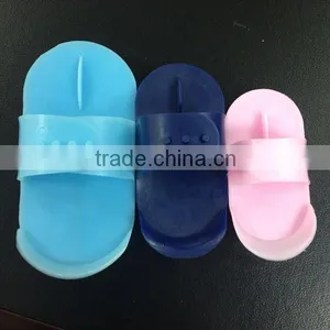 Adjustable Plastic Curry Comb, Plastic Cleaning Animal Brush thumbnail-2