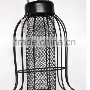 Metal Squirrel Proof Bird Feeder thumbnail-1
