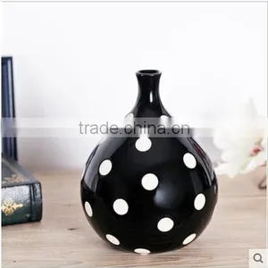 2 Pic a Set Cheap Factory White and Black Ceramic Vase for Table Decor thumbnail-4