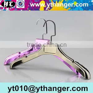 YY0483 Unique Antique Pattern Plastic Coat Hanger for Clothes Supplier's Choice thumbnail-6