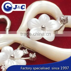 High Quality Fashion White Mother of Shell Engraved Pendant thumbnail-2