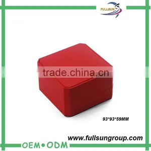 Crimson Red Velvet Ring Gift Diamond Box thumbnail-2