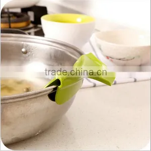 Creative Silicone Soup Funnel Water Deflector Cooking Tool Kitchen Gadget / Silicone Soup Funnel Kitchen Tool thumbnail-4