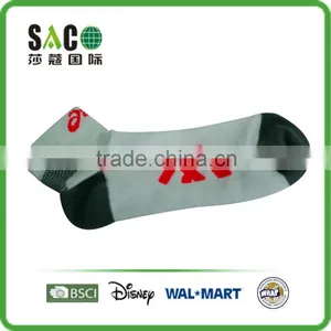 Red Cross-grained Pattern White Ankle Sports Socks thumbnail-1