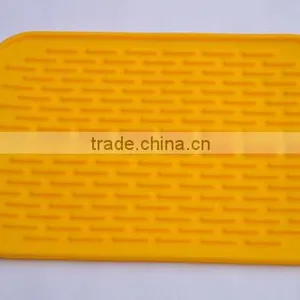 Heat Resistant Water Proof Non Slippery Silicone Dining Table Mat thumbnail-4