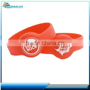Low Cost Ntag213/Ntag215/Ntag216 Chip Silicone/pvc/paper Proximity Uhf/hf Rfid Wristband thumbnail-1