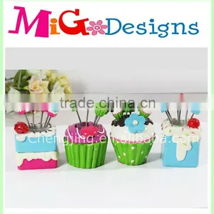 Polyresin Decorative Fruit Fork Top Sales Cup Cake Shape thumbnail-1
