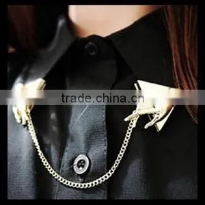 Punk Metal Quality Gold Hand Brooch Shirt Collar Buckle Cardigan Clips Collar Sweater Guard thumbnail-1