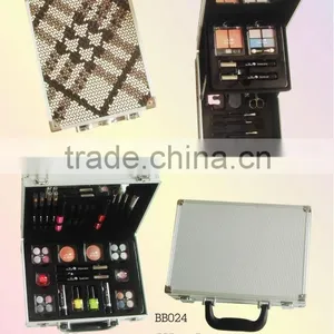 Alumnium Professional Make up Set thumbnail-1