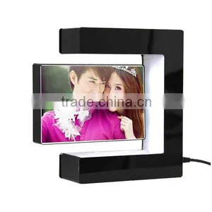 Top Floating Magnetic Rotating Photo Frame thumbnail-4