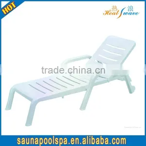 Plastic Folding Chair thumbnail-2