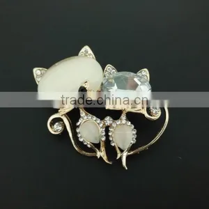 Fox Shape Fashion Costume Bridal Crystal Design New Popular Pins Pearl Brooches Hijab Pins Scarf Pins Female Pashmina Brooches thumbnail-2