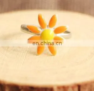 High Quality Hot Sale Daisy Rings Bridal Ceramics Engagement Ring for Women Jewelry Gift thumbnail-6
