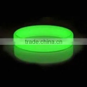 The Newest Fashion Silicone Rubber Luminous Wristband Glowing in the Dark Bracelet thumbnail-1