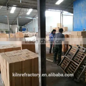 Manufacturer 30%-40%Al2O3 Chamotte Refractory Bricks for Kilns thumbnail-1