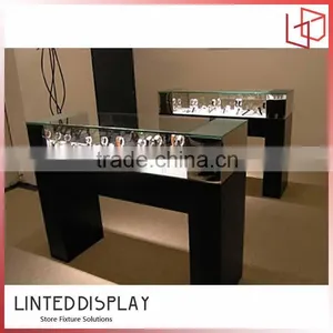 Modern High-quality Wacth Display Showcase thumbnail-3