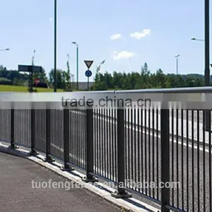Custom Height and Colors and Easy Installation Pedestrian Fences and Barriers thumbnail-1