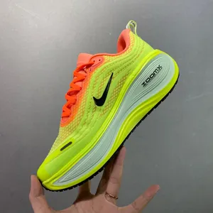 Nike VOMERO PLUS Shoes thumbnail-3