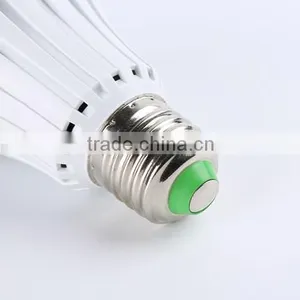 Rechargeable Lamp 4W Battery Emergency Led Bulb Lighting CE ROHS Approved thumbnail-3