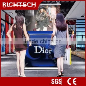 Richtech Airport Advertising Roller Banner With Dynamic Video thumbnail-1