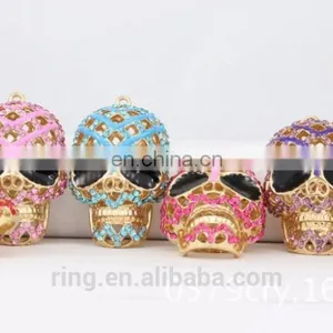 Ally Express Cheap Wholesale Rhinestone Skull Shape Halloween Keychain thumbnail-3