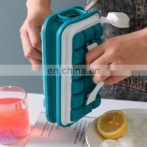 18 Grid Ice Ball Maker Kettle Kitchen Bar Accessories Gadgets Creative Ice Cube Mold 2 In 1 Multi-function Water Bottle thumbnail-2