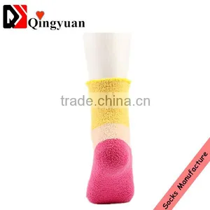 Custom Colourful Lovely Dot Women Fuzzy Terry Warm Thick Cartoon Fluffy Sport Socks thumbnail-3
