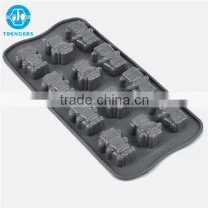 Cute Silicone Robot Shaped Cake Mold thumbnail-2