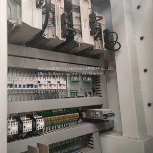 Lianqiang NMC40V Vertical Machining Center thumbnail-2