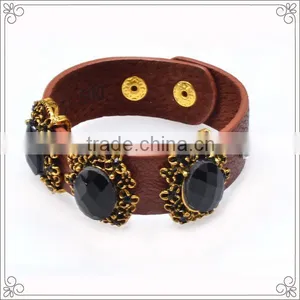 Sideable Black Stone Bracelet With Metal Flower Lace thumbnail-1