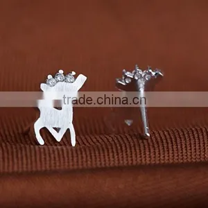 Fashion Lovely White Sika Deer Stud Earrings Christmas Gift thumbnail-2
