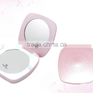 Square LED Compact Mirror for Traveling thumbnail-2
