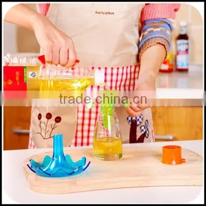 Unique PS Flower Transparent Colorful Food Funnel Manufacturer/wholesale PS Hopper for Sale thumbnail-5