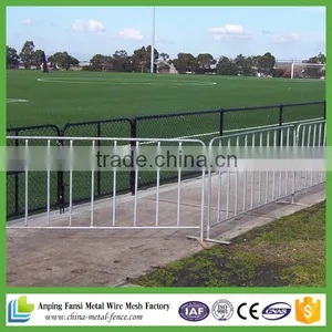 Interlocking Strong Metal Temporary Road Safety Barriers thumbnail-3