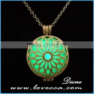 European Hot Sale Beautiful Glow in the Dark Necklace Heart Pendants thumbnail-6