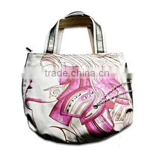 Women's Handbag, Measuring 32 x 25 x 13cm, With Zipper Closure thumbnail-1