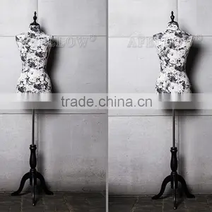 Female Vintage Upper Body Mannequin thumbnail-2