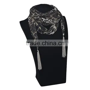 2016 New Design Tasseled Metal Pendant Scarf Sc150054 thumbnail-1