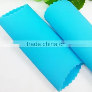 Time Saving Silicone Garlic Peeler thumbnail-3