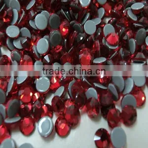 China Factory Wholesale Shiny Leed Free and Multi Size Crystal Hot Fix Rhinestone Templates for Garment thumbnail-3
